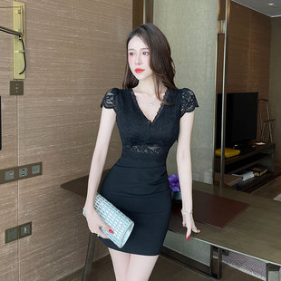 性感黑色V领蕾丝连衣裙女短袖修身包臀镂空显瘦小个子女士涤纶
