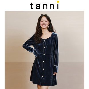 tanni秋冬新品 轻奢优雅灵动方领收腰丝绒连衣裙TL31DR605A