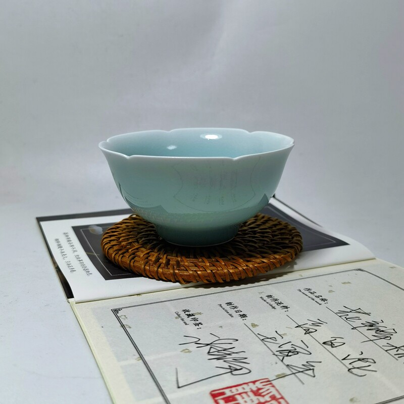 纯色粉青全手工拉坯精修青瓷国工
