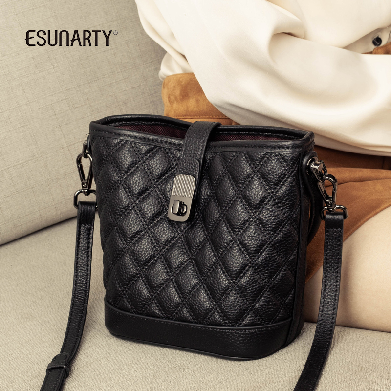 真皮斜挎包女小包菱格单肩水桶包