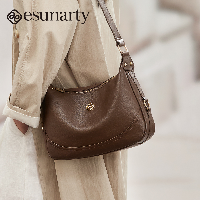 真皮女包2025新款软皮大容量斜挎包宽肩带中年妈妈女士单肩包秋冬