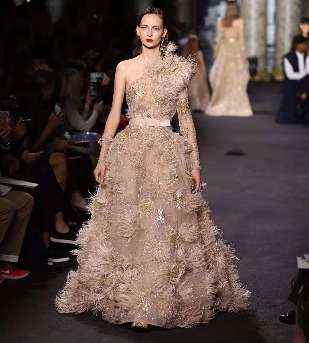 Elie Saab 单肩晚礼服 香槟色显瘦名媛大气主持人晚会宴会敬酒服