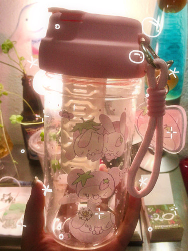 人类咸果酱原创设计可爱草莓波点水杯800ml大容量预售