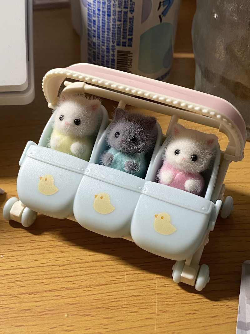 정통 일본 실바니안 패밀리 페르시아 고양이 세 쌍둥이 인형 인형 고양이 스탠드 귀중한 핀독 소녀 선물