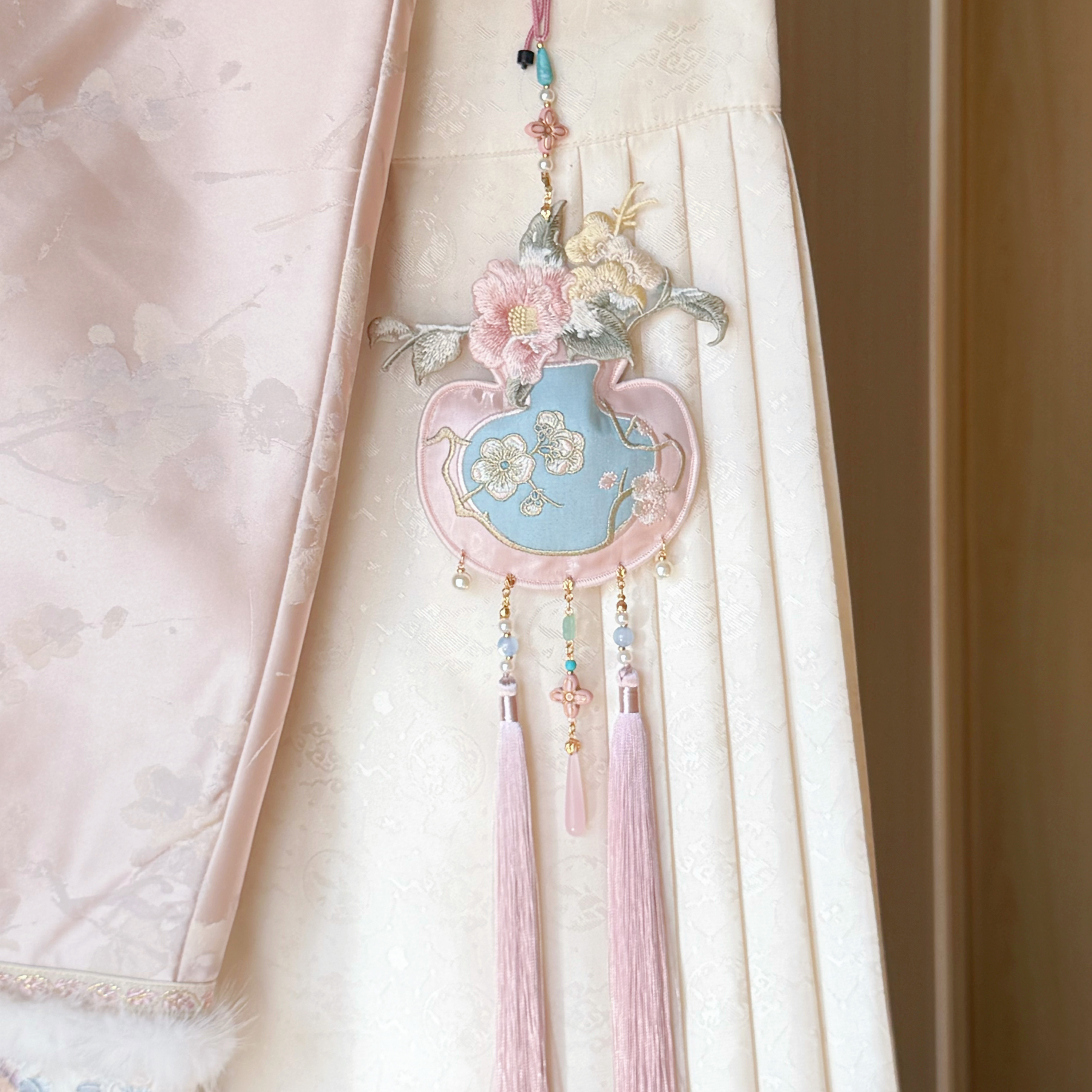 云深雾浅 山茶雪落 原创双面刺绣清新山茶花香囊汉服禁步古风挂件,居家日用,香包/香囊,淘宝优惠券,粉丝福利购,淘宝优惠卷