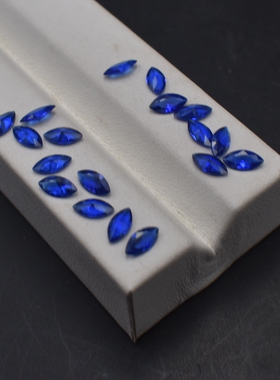 蓝色马眼蓝尖晶宝石碎钻2X4mm马目树叶子形戒指戒面吊坠未镶嵌石