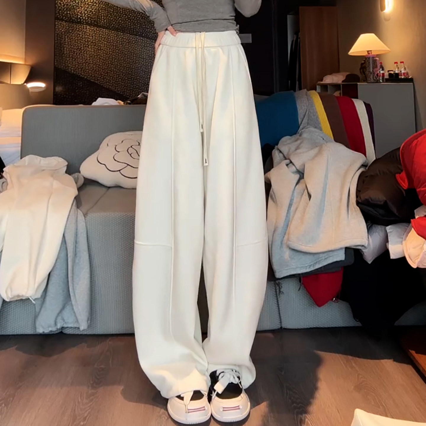 Ader米白色运动休闲卫裤女2026春季新款高腰宽松阔腿垂感弯刀裤,女装/女士精品,大码裤装,淘宝优惠券,粉丝福利购,淘宝优惠卷