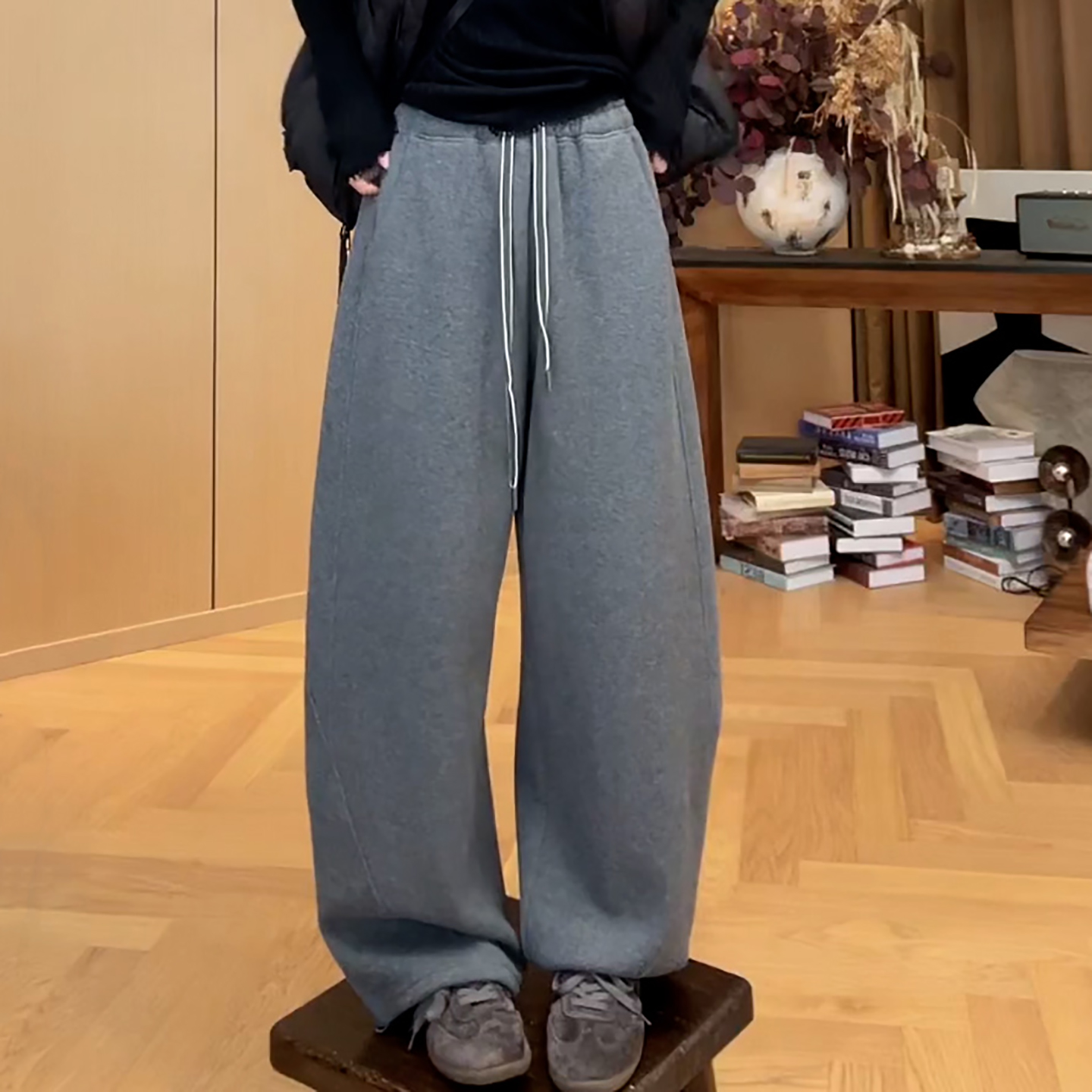 灰色加绒束脚抽绳休闲弯刀卫裤女