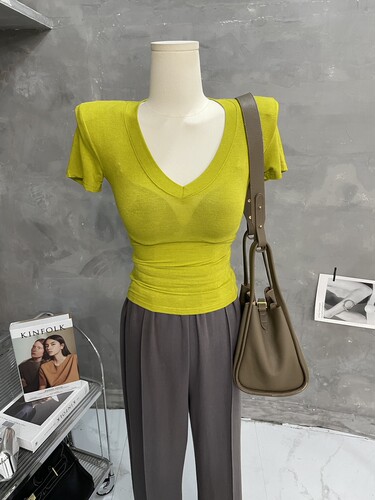 短袖薄女垫肩V领T恤紧身打底上衣