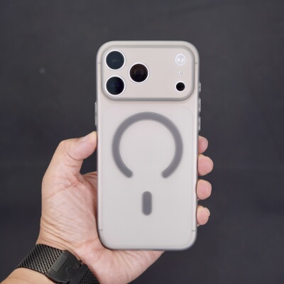 适用于苹果iPhone17手机15Pro Max磁吸防指纹透黑精孔镜头全包保护舒适16Plus手机壳