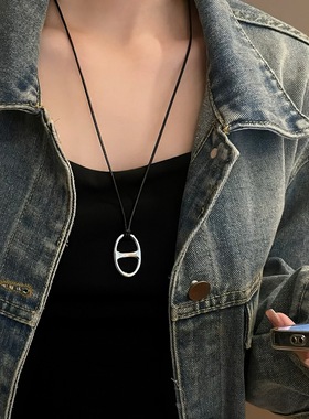 S925纯银猪鼻子几何吊坠毛衣链女