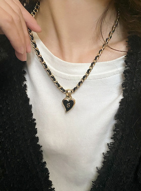 黑色滴釉爱心项链女秋冬复古