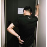 黑色