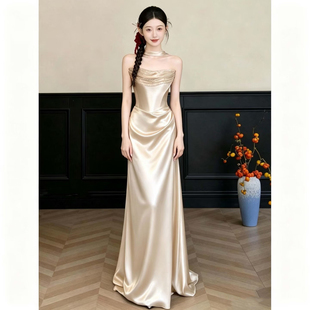 香槟金抹胸订婚礼服裙2026新款高级感晨袍女新娘敬酒服回门答谢宴