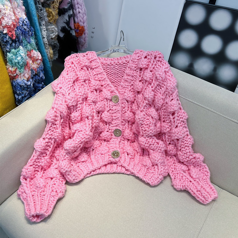 粉色温柔粗针手打球球毛衣外套