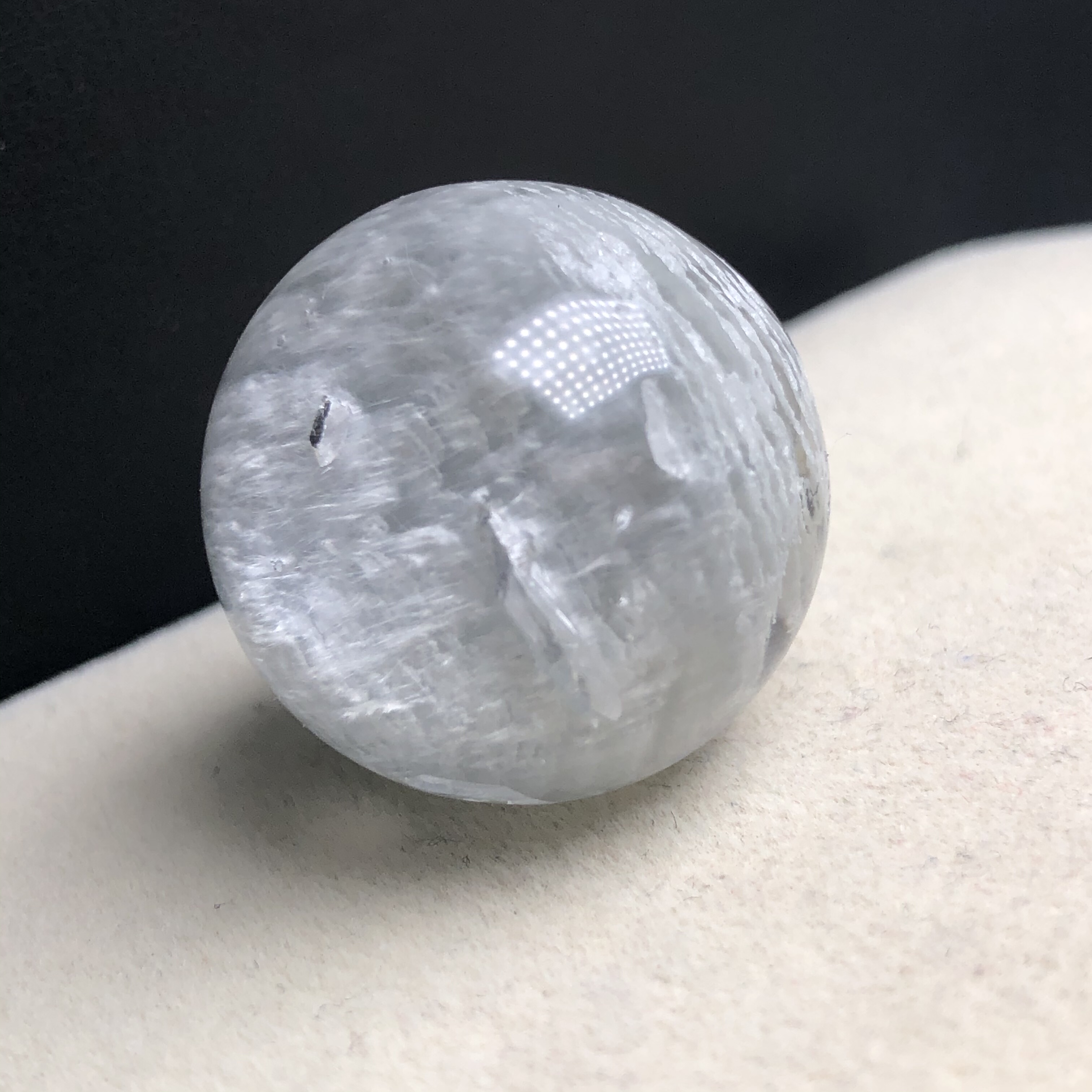 23毫米(没有任何优化注胶)老矿天然千层金字塔蓝兔毛晶中晶单珠