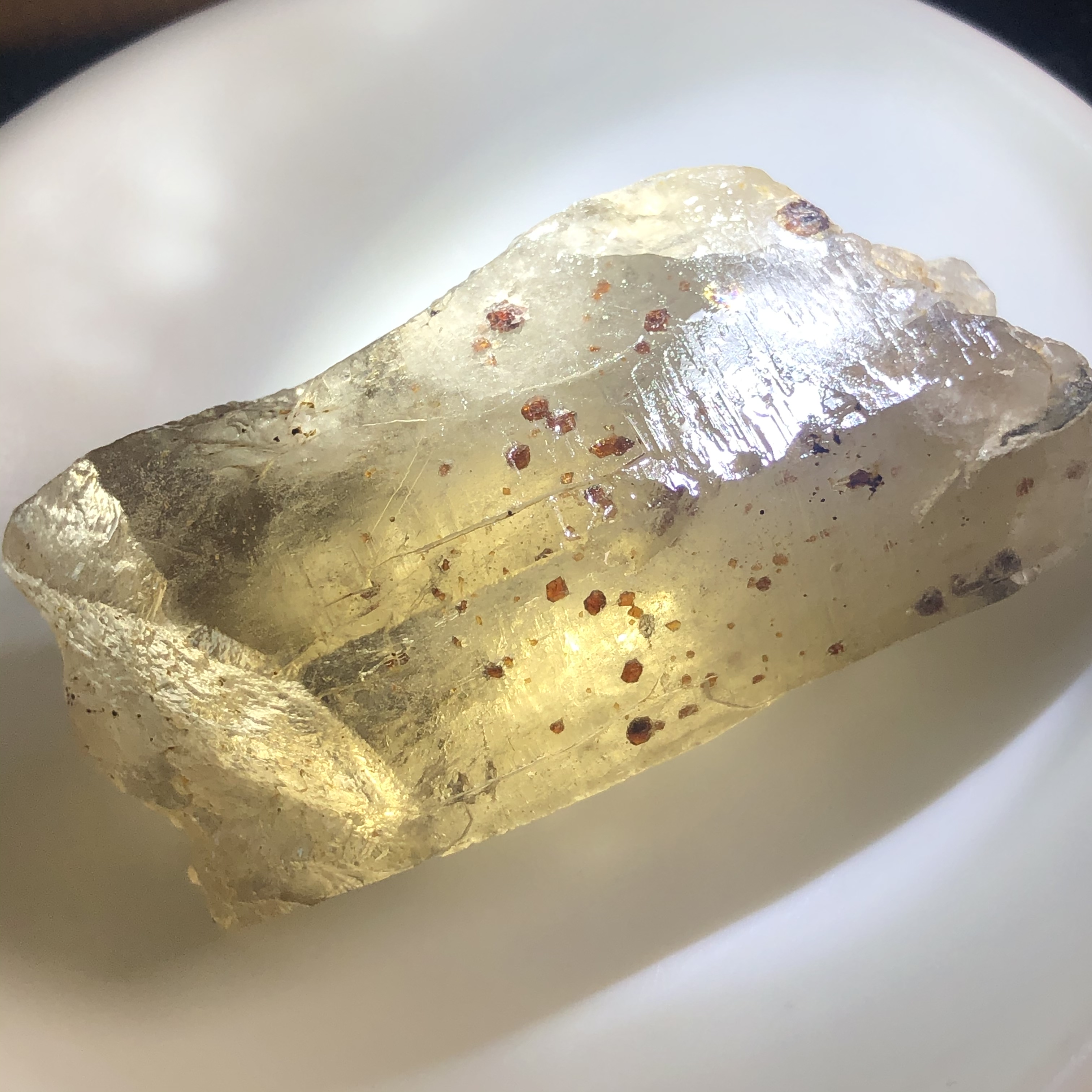 稀有天然涅槃骨干红色宝石包裹体水晶原石柱