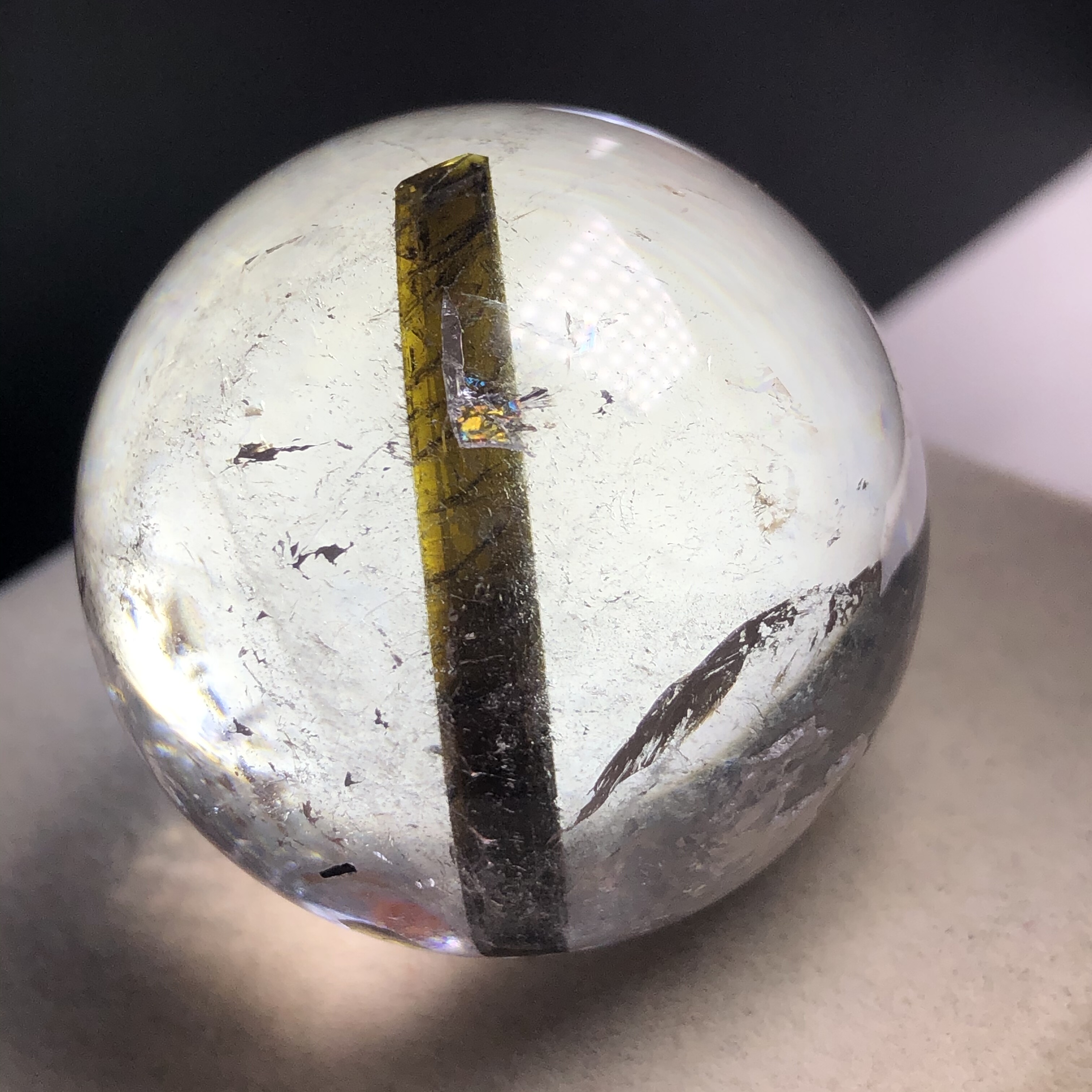 (40.3mm)无任何优化老矿料天然水晶共生碧玺单珠摆件擎天柱