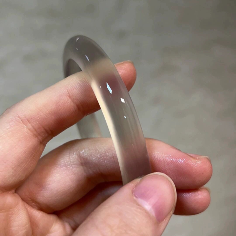 高白冰种玛瑙手镯香槟色灰冰紫马达加斯加白月光玛瑙玉髓镯子玉石