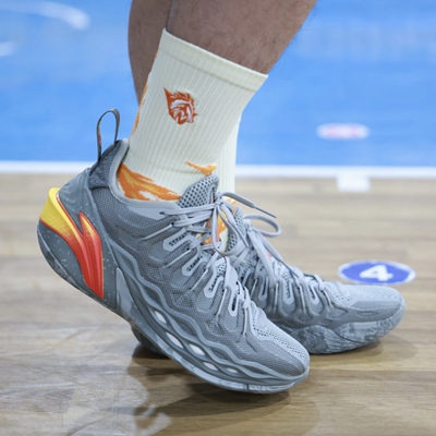 李宁Buckets Jb巴特勒稳定支撑包裹舒适减震防滑透气低帮篮球鞋男
