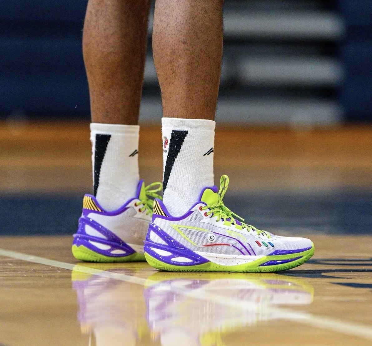 LiNing李宁利刃6巴斯光年全掌䨻轻质灵活减震防滑耐磨篮球鞋男款