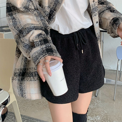 Hanchic can wear composite lamb wool drawstring shorts in early spring