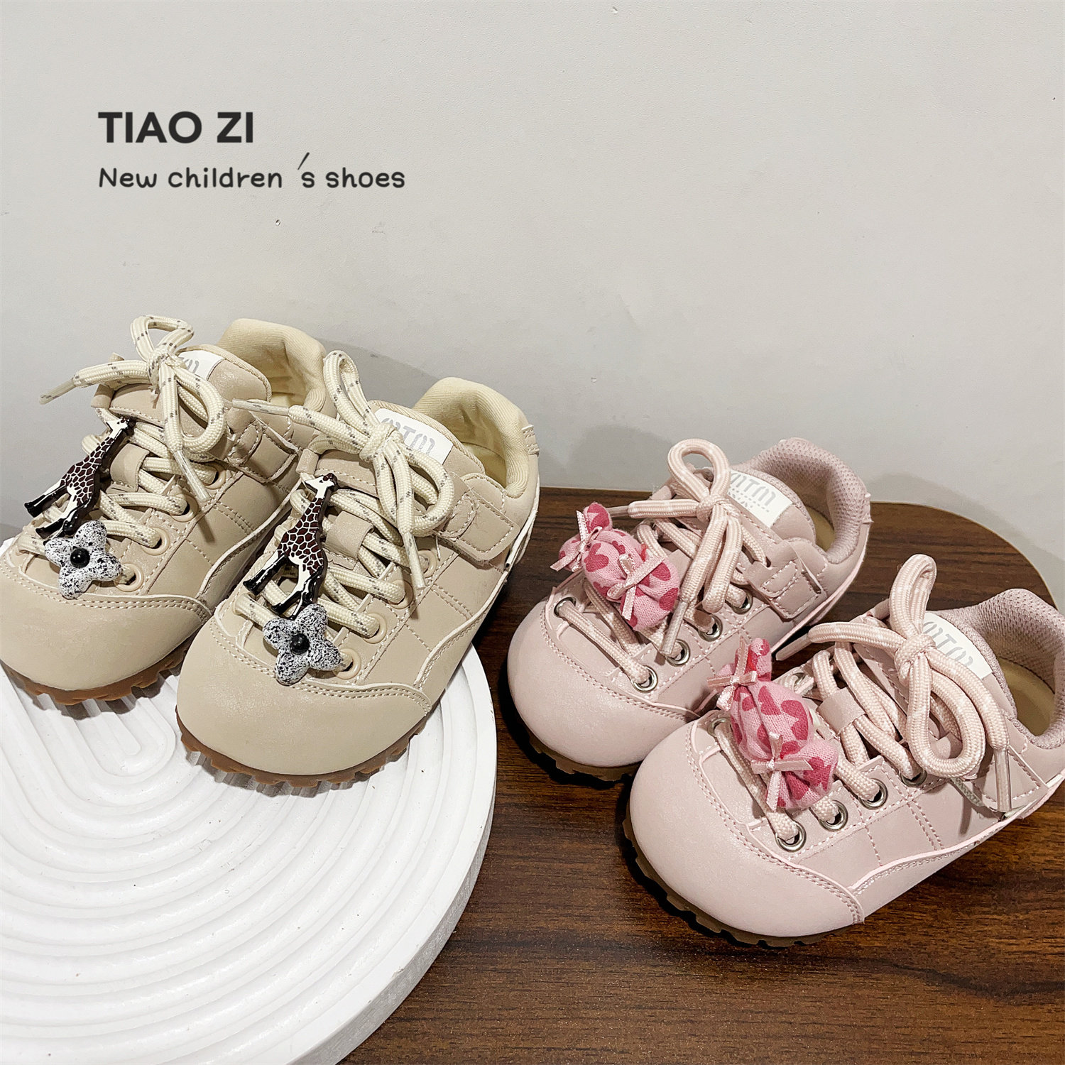 2026年春季新款可爱长颈鹿男宝宝休闲鞋软底舒适小童户外板鞋潮流