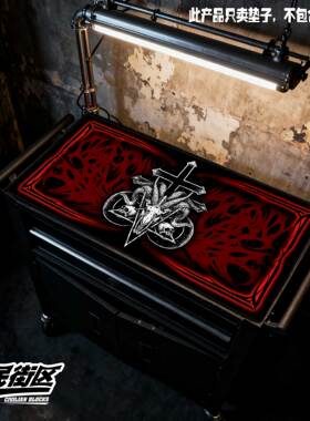 定制羊头暗黑朋克哥特花体字old school硬核撒旦tattoo工具车桌垫