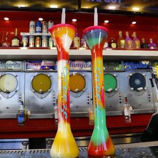 定制25oz塑料吸管杯大容量啤酒DIY鸡尾酒杯子派对饮料雪泥杯