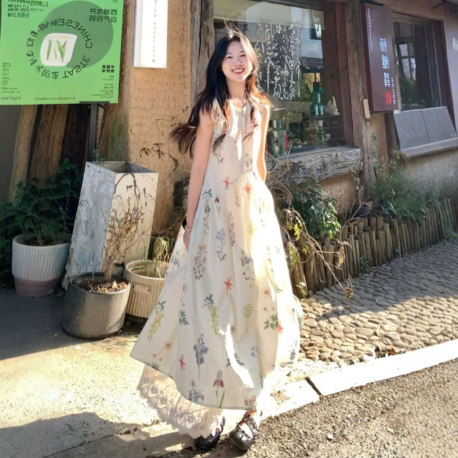 云南旅游穿搭女装无袖背心碎花连衣裙漂亮独特度假风宽松气质长裙