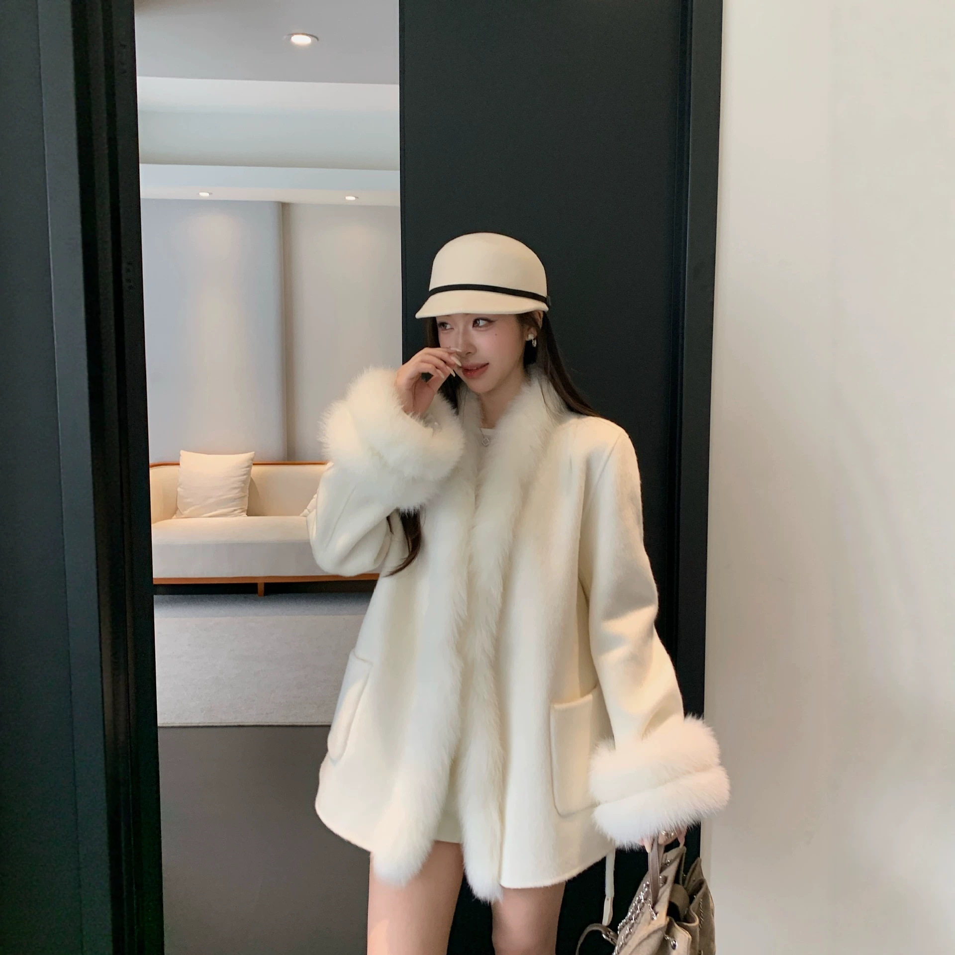 MOLIN秋冬新款女白色羊毛毛绒外