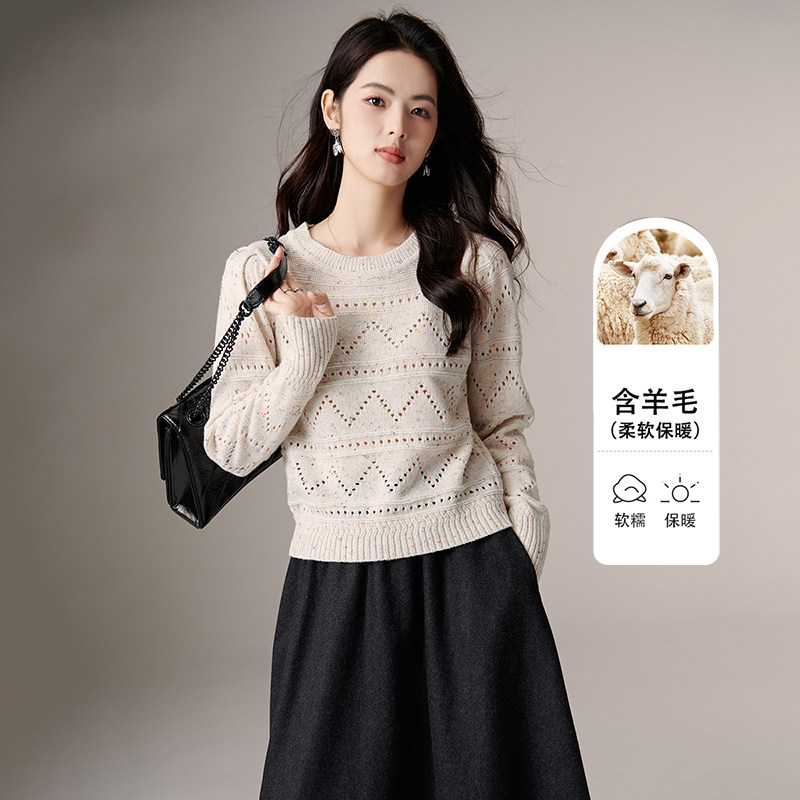 晚白2026年春新款时尚圆领毛衣含羊毛柔软亲肤舒适百搭针织衫女
