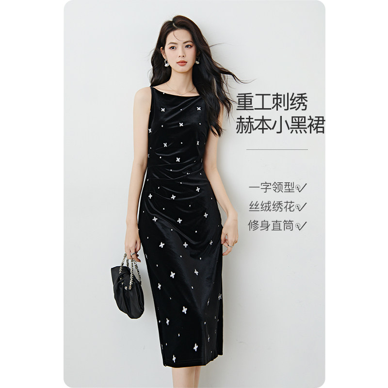 晚白2026年春新款光泽感丝绒小黑裙重工刺绣礼服裙无袖小黑裙