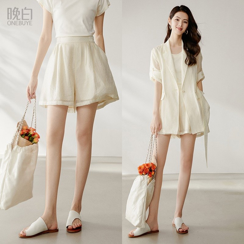 晚白2026年春新款时尚简约松紧高腰裤子莱赛尔亲肤轻薄短裤女