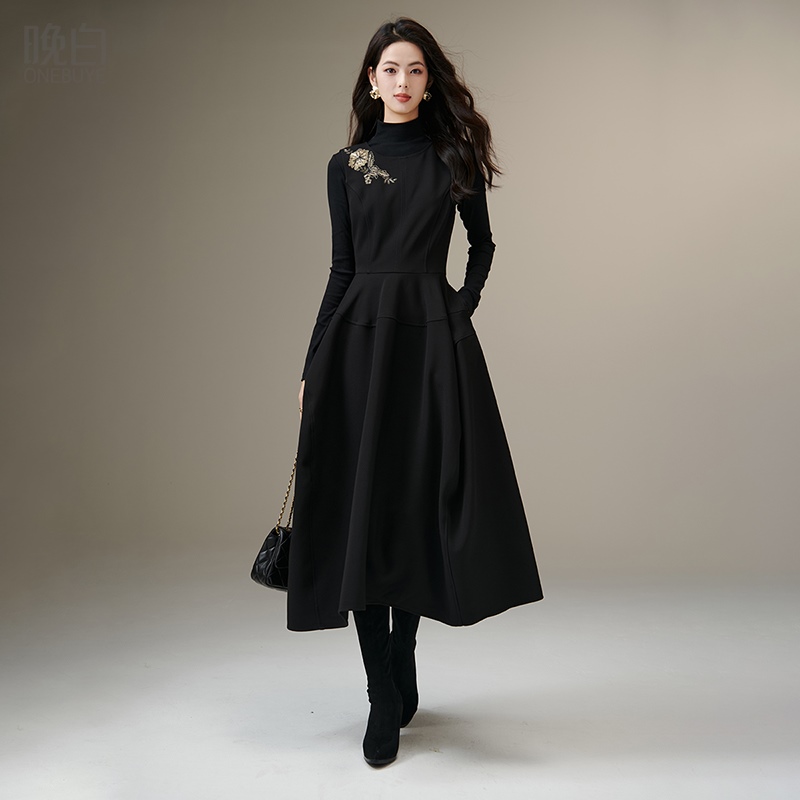 晚白高腰立领印花大摆长裙