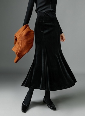 晚白2025年秋冬新款气质高级垂坠感半裙优雅黑色丝绒鱼尾半身裙女