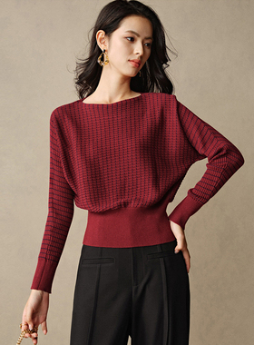 晚白2025秋冬新款时尚收腰新年本命年红色上衣气质一字领针织衫女