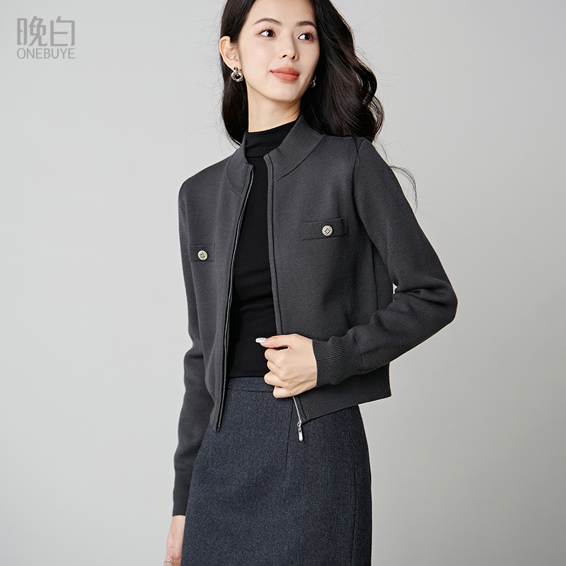 晚白纯色立领减龄高弹针织衫