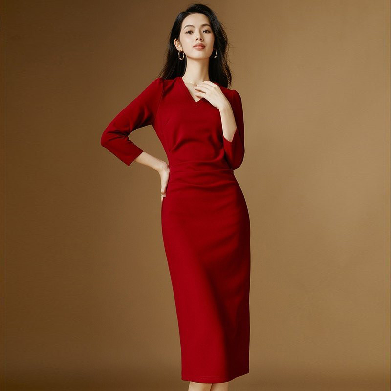 晚白2026年春新款时尚中国红V领裙子气质简约修身显瘦连衣裙