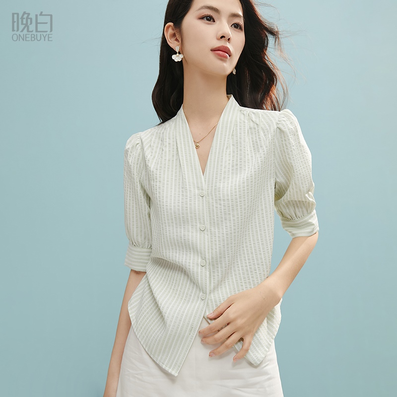 晚白2025年夏新款时尚简约气质上衣休闲V领莱赛尔薄款衬衫女