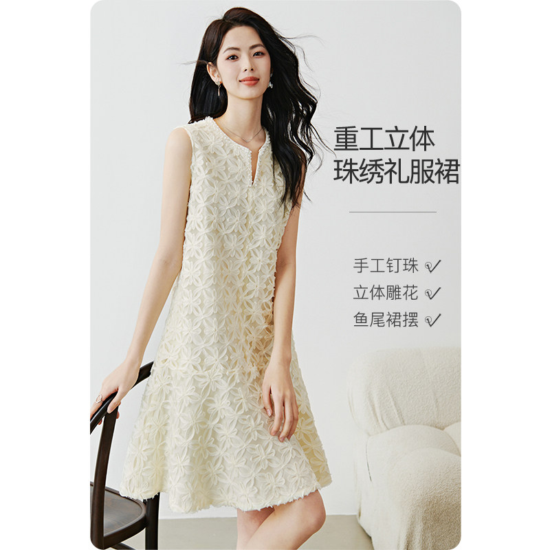 晚白2026年春新款手工钉钻裙子手摇立体花无袖千金风公主连衣裙女