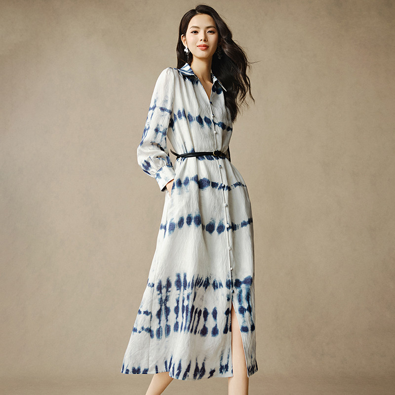 晚白2026年春新款复古优雅系带收腰裙子时尚印花百搭衬衫连衣裙