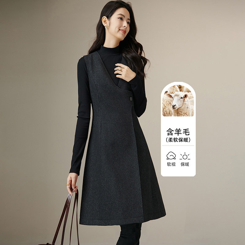 晚白深V领绵羊毛连衣裙