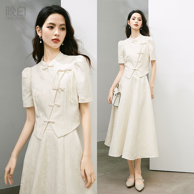 晚白2026年春新款复古新中式盘扣立领上衣经典时尚气质短外套女,女装/女士精品,短外套,淘宝优惠券,粉丝福利购,淘宝优惠卷