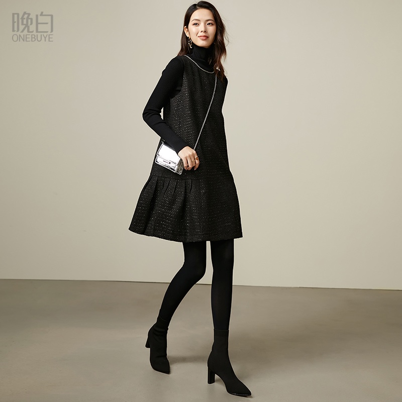 晚白亮丝小香风无袖连衣裙