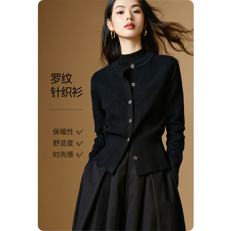 晚白2026年春新款纯色时尚简约上衣圆领纽扣设计感百搭针织外套女