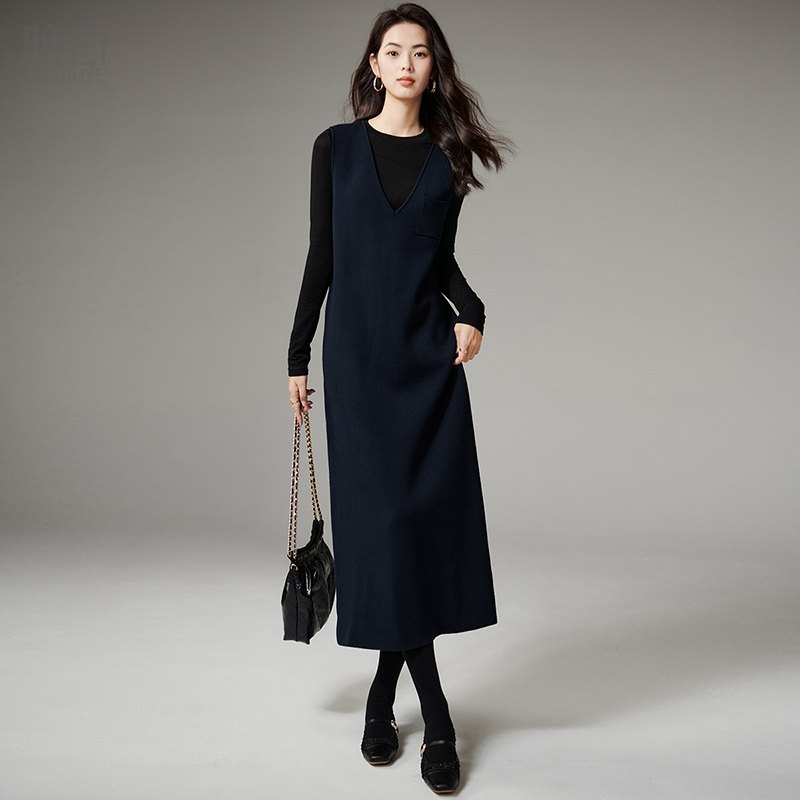 晚白2025年冬新款时尚简约裙子休闲纯色法式无袖背心连衣裙