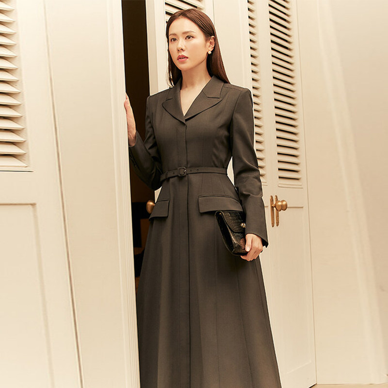 孙艺珍同款西装领连衣裙女2023秋冬韩版长袖双排扣职业通勤长裙