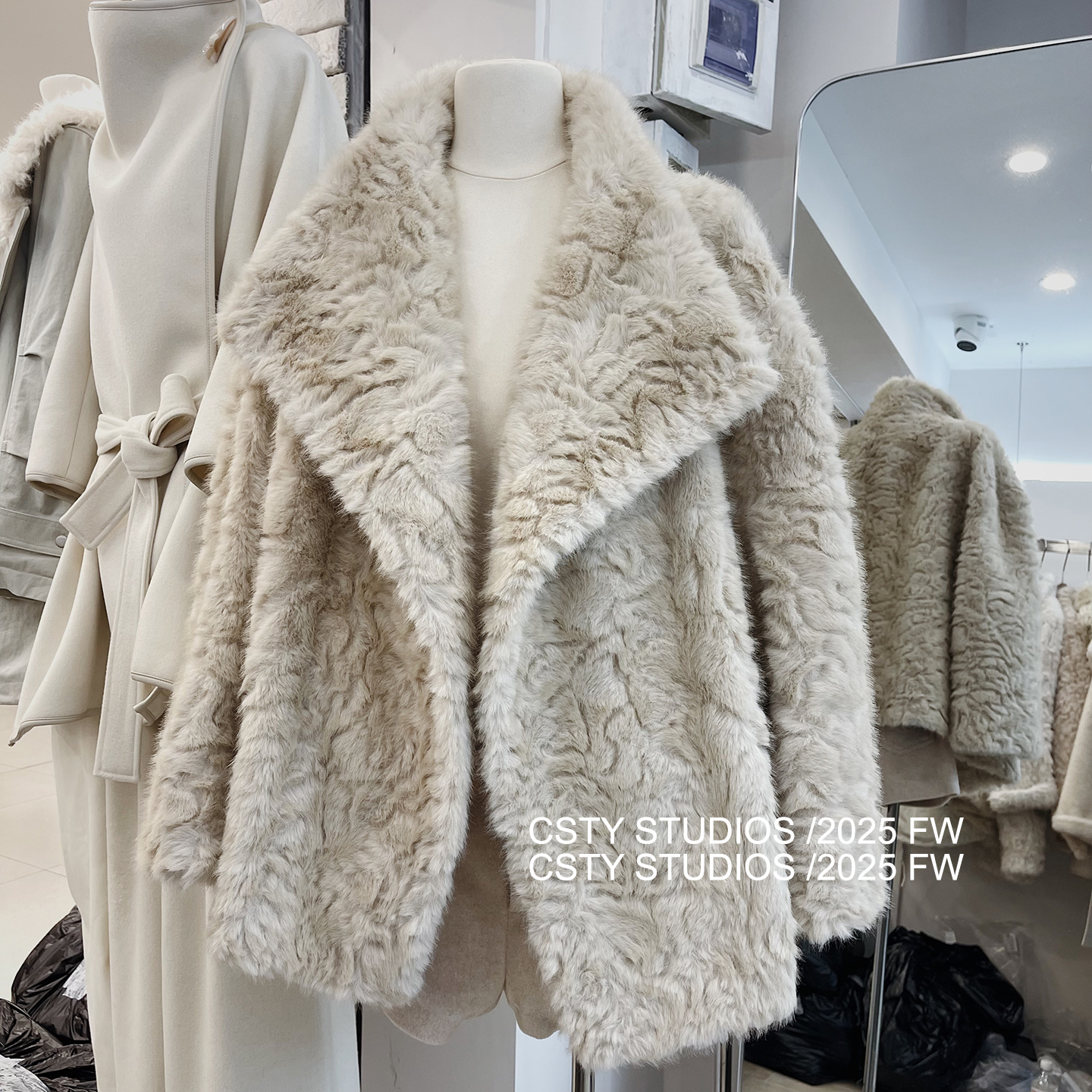 轻奢大翻领短款肌理感毛毛外套女冬季保暖百搭减龄环保毛大衣潮