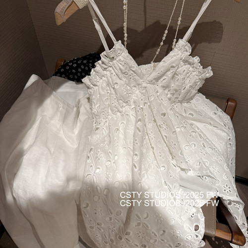 法式浪漫夏日白色镂空收腰显瘦a字田园度假不规则钩花吊带上衣女